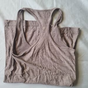 Lululemon top size 3